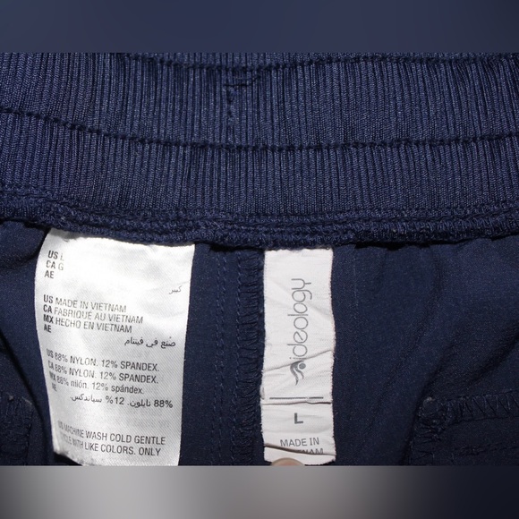 Womens Ideology Shorts - Picture 2 of 6